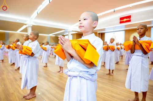 ภาพ No.215743:วันเสาร์ที่ 5 เมษายน พ.ศ. 2568 พิธีขอบรรพชา พิธีขอสรณคมน์และศีล  พิธีขอนิสสัย พิธีถวายบาตร ในโครงการบรรพชาสามเณรฟื้นฟูพระพุทธศาสนาทั่วไทย , โครงการหน่อแก้วเปรียญธรรม รุ่นที่ 13 ,  โครงการสามเณรยุวธรรมทายาท รุ่นที่ 33 , โครงการสามเณรมัชฌิมธรรมทายาท รุ่นที