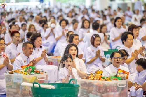 ภาพ No.243449:วันที่ 7 กันยายน พ.ศ. 2568 พิธีตักบาตร ข้าวสารอาหารแห้ง ในวันครูผู้ค้นพบวิชชาธรรมกาย ณ บ้านแก้วเรือนทองคุณยายฯ สภาธรรมกายสากล วัดพระธรรมกาย