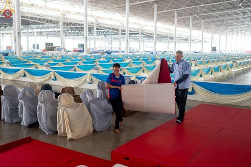 ภาพ No.60802:V.37 ยิ่งกว่าดี เพื่อ 80 ปีของพ่อ ภาพการเตรียมงานของหน่วยงานต่างๆ เพื่อพิธีฉลองอายุวัฒนมงคล 80 ปี หลวงพ่อธัมมชโย และรับถวายมหาสังฆทาน 10,000 กว่าวัดทั่วประเทศ ในวันคุ้มครองโลก วันจันทร์ที่ 22 เมษายน พ.ศ. 2567