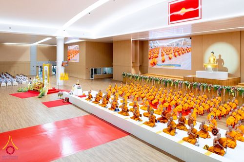 ภาพ No.145996:พิธีเจริญพระพุทธมนต์ ปฏิบัติธรรมเจริญสมาธิภาวนา เพื่อถวายเป็นพระราชกุศล แด่พระบาทสมเด็จพระเจ้าอยู่หัว เนื่องในโอกาสพระราชพิธีมหามงคล เฉลิมพระชนมพรรษา 6 รอบ 28 กรกฎาคม 2567 วันอาทิตย์ที่ 28 กรกฎาคม พ.ศ. 2567  ณ ห้องแก้วสารพัดนึก 2 สภาธรรมกายสากล