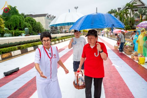 ภาพ No.226050:วันอาทิตย์ที่ 25 พฤษภาคม พ.ศ. 2568 พิธีตักบาตรพระ 1,000 รูปเมืองตรัง ครบรอบ 110 ปี เมืองทับเที่ยง ถวายเป็นพุทธบูชา ถวายเป็นพระราชกุศลแด่รัชกาลที่ 10 และอุทิศส่วนกุศลแด่อดีตเจ้าเมืองตรัง และบรรพบุรุษ ณ บริเวณหน้าศาลากลางจังหวัดตรัง ถนนพระราม 6