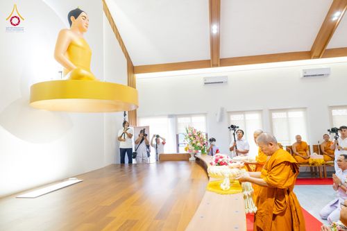 ภาพ No.336260:วันจันทร์ที่ 22 มิถุนายน พ.ศ.2569 พิธีอัญเชิญพระธรรมกาย และบรรจุพระบรมสารีริกธาตุ  ภายในเกศดอกบัวตูม องค์พระประธาน ณ อาคารสมปรารถนา วัดกลางธนรินทร์ ต.บ้านแป้ง อ.พรหมบุรี จ.สิงห์บุรี