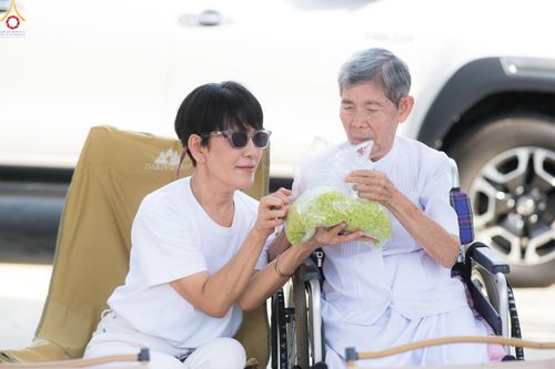 ภาพ No.287428:วันที่ 3 มกราคม พ.ศ. 2569 พิธีต้อนรับพระธรรมยาตรา ในโครงการธรรมยาตรา กตัญญูบูชา มหาปูชนียาจารย์ พระมงคลเทพมุนี(สด จนฺทสโร) พระผู้ปราบมาร อนุสรณ์สถาน 7 แห่ง ปีที่ 14 ณ อนุสรณ์สถานมหาวิหารพระมงคลเทพมุนี (โลตัสแลนด์) อ.สองพี่น้อง จ.สุพรรณบุรี