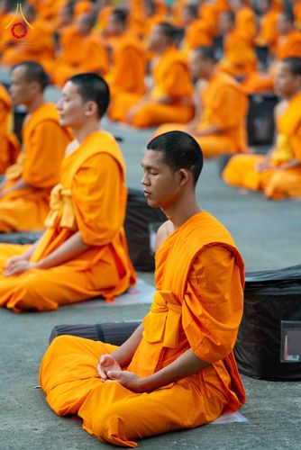 ภาพ No.297281:วันที่ 15 มกราคม พ.ศ.2569 พระธรรมยาตราปฏิบัติธรรมและถ่ายภาพหมู่ประวัติศาสตร์ อนุสรณ์สถานลำดับที่ 4 สถานที่เกิดด้วยกายธรรม  ณ วัดโบสถ์บน ต.บางคูเวียง จ.นนทบุรี ในโครงการธรรมยาตรา กตัญญูบูชา มหาปูชนียาจารย์ พระมงคลเทพมุนี(สด จนฺทสโร) พระผู้ปราบมาร อนุสรณ์ส