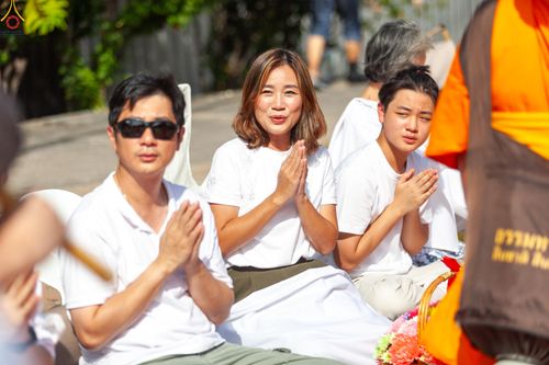 ภาพ No.287738:วันที่ 3 มกราคม พ.ศ. 2569 พิธีต้อนรับพระธรรมยาตรา ครั้งที่ 2 (ภาพชุดที่ 2) ในโครงการธรรมยาตรา กตัญญูบูชา มหาปูชนียาจารย์ พระมงคลเทพมุนี(สด จนฺทสโร) พระผู้ปราบมาร อนุสรณ์สถาน 7 แห่ง ปีที่ 14 ณ อนุสรณ์สถานมหาวิหารพระมงคลเทพมุนี (โลตัสแลนด์) อ.สองพี่น้อง จ.