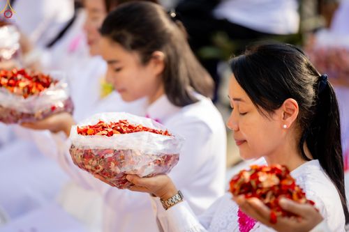 ภาพ No.295000:วันที่ 14 มกราคม พ.ศ. 2569 พิธีต้อนรับพระธรรมยาตรา อนุสรณ์สถานลำดับที่ 4  สถานที่เกิดด้วยกายธรรม ณ วัดโบสถ์บน ต.บางคูเวียง จ.นนทบุรี ในโครงการธรรมยาตรา กตัญญูบูชา มหาปูชนียาจารย์ พระมงคลเทพมุนี(สด จนฺทสโร) พระผู้ปราบมาร อนุสรณ์สถาน 7 แห่ง ปีที่ 14