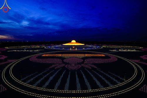 ภาพ No.86470:วันธรรมชัย ปีที่ 55 พิธีทอดผ้าป่ากฐินสมทบครั้งที่1, พิธีเจริญพุทธมนต์ ลูกนิมิตมหาสมบัติฯ พิธีจุดประทีป,พิธีฉลองชัยสวดมนต์บทธัมมจักกัปปวัตนสูตร วันอาทิตย์ที่ 27 สิงหาคม พ.ศ.2566 ณ สภาธรรมกายสากล / มหารัตนวิหารคด วัดพระธรรมกาย