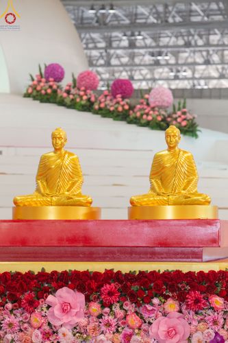 ภาพ No.78882:พิธีตักบาตร ข้าวสารอาหารแห้ง พิธีบูชาข้าวพระ ในวันอาทิตย์ต้นเดือนที่ 2 เมษายน พ.ศ. 2566