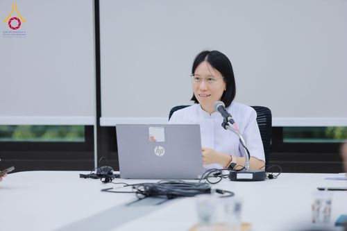 ภาพ No.311602:วันจันทร์ที่ 23 กุมภาพันธ์ พ.ศ. 2569 เปิดโลกทัศน์ผู้บริหารสถานศึกษายุคใหม่ เรียนรู้ต้นแบบการพัฒนาคนผ่านพลัง “บวร–V-Star” ผู้เข้ารับการพัฒนาตามโครงการ สพฐ. ศึกษาดูงานวัดพระธรรมกาย เสริมภาวะผู้นำคุณธรรมสู่การบริหารโรงเรียนอย่างยั่งยืน ณ อาคาร 100 ปี คุณยาย