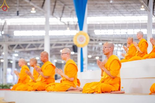 ภาพ No.60425:การต้อนรับพระสังฆาธิการ 10,000 กว่าวัดทั่วประเทศ พิธีมอบปัจจัยช่วยเหลือครู 4 จังหวัดชายแดนภาคใต้ พิธีปฏิบัติธรรม ในวันคุ้มครองโลก วันจันทร์ที่ 22 เมษายน พ.ศ.2567 ณ วัดพระธรรมกาย จ.ปทุมธานี