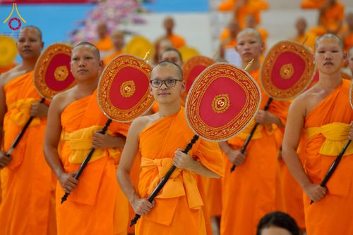 ภาพ No.237548:วันอาทิตย์ที่ 10 สิงหาคม พ.ศ.2568 พิธีมอบใบประกาศเกียรติคุณ โครงการสอบบาลี "ฉลองแชมป์" บูชาธรรม 80 ปี หลวงพ่อธัมมชโย ประจำปี 2568 และ พิธีมอบดวงแก้วสามเณรทรงบาลีไวยากรณ์ ณ สภาธรรมกายสากล วัดพระธรรมกาย ปทุมธานี