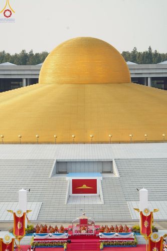 ภาพ No.221668:วันอังคารที่ 22 เมษายน พ.ศ. 2568 ภาพพิธีถวายมหาสังฆทานคณะสงฆ์ 40,000 กว่าวัดทั่วประเทศ เนื่องในวันคุ้มครองโลก ชุดที่ 2 (ปลื้มให้สมการรอคอย) ณ ลานธรรมพระมหาธรรมกายเจดีย์ วัดพระธรรมกาย