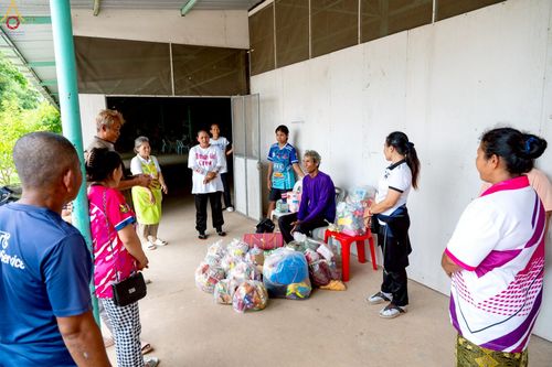 ภาพ No.235506:วันที่ 30-31 กรกฎาคม พ.ศ. 2568 วัดพระธรรมกาย มูลนิธิธรรมกาย ร่วมกับศูนย์ส่งเสริมศีลธรรมจังหวัดสุรินทร์ เปิดศูนย์พักพิงชั่วคราวเพื่อช่วยเหลือประชาชน ผู้อพยพจากเหตุปะทะกันตามแนวชายแดน ไทย-กัมพูชา ตั้งแต่วันที่ 24 กรกฎาคม พ.ศ.2568 เป็นต้นไป