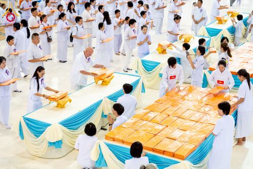 ภาพ No.215497:วันอาทิตย์ต้นเดือนที่ 6 เมษายน พ.ศ. 2568 ขบวนอัญเชิญผ้าป่าสมทบ มหาสังฆทาน 40,000 กว่าวัดทั่วประเทศ ณ สภาธรรมกายสากล วัดพระธรรมกาย