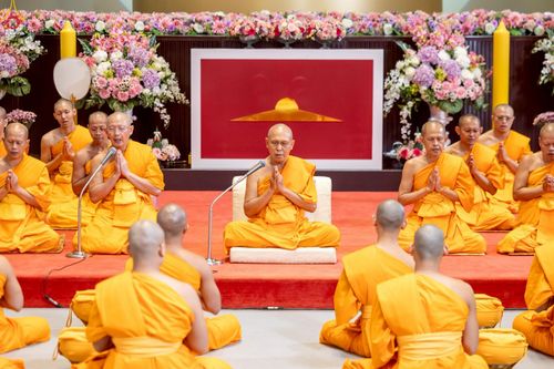 ภาพ No.227808:วันเสาร์ที่ 31 พฤษภาคม พ.ศ.2568 พิธีถวายผ้าไตรแด่สามเณรผู้เข้ารับการอุปสมบท , พิธีอุปสมบทสามเณรเตรียม DCI วัดพระธรรมกาย จ.ปทุมธานี