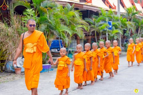 ภาพ No.222256:วันที่ 26-27 เมษายน พ.ศ. 2568 ศูนย์ปฏิบัติธรรมสวนผึ้ง ร่วมกับ ธุดงค์คสถานประจวบคีรีขันธ์ และวัดอ่าวน้อย  จัดกิจกรรมเดินธรรมยาตรา ตักบาตรข้าวสารอาหารแห้ง และจุดประทีปถวายเป็นพุทธบูชา ณ วัดอ่าวน้อย จ.ประจวบคีรีขันธ์