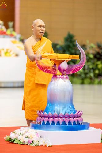 ภาพ No.277589:วันอาทิตย์ต้นเดือนที่ 7 ธันวาคม พ.ศ.2568 พิธีทอดผ้าป่าต้นสมบัติจักรพรรดิ ณ สภาธรรมกายสากล วัดพระธรรมกาย