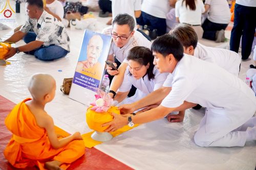 ภาพ No.215879:วันเสาร์ที่ 5 เมษายน พ.ศ. 2568 พิธีขอบรรพชา พิธีขอสรณคมน์และศีล  พิธีขอนิสสัย พิธีถวายบาตร ในโครงการบรรพชาสามเณรฟื้นฟูพระพุทธศาสนาทั่วไทย , โครงการหน่อแก้วเปรียญธรรม รุ่นที่ 13 ,  โครงการสามเณรยุวธรรมทายาท รุ่นที่ 33 , โครงการสามเณรมัชฌิมธรรมทายาท รุ่นที