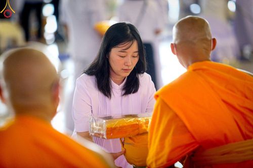 ภาพ No.131698:พิธีร่วมบุญบรรพชาสามเณร 5,000 รูป ณ บ้านแก้วเรือนทองคุณยาย สภาธรรมกายสากล วัดพระธรรมกาย วันเสาร์ที่ 23 มีนาคม พ.ศ. 2567