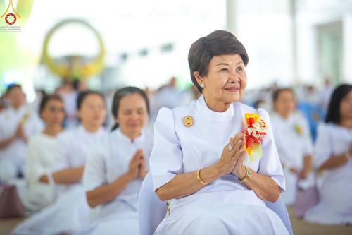 ภาพ No.205790:พิธีสวดพระพุทธมนต์ และถวายภัตตาหารเมนูสวรรค์แด่พระภิกษุ สามเณร วันจันทร์ที่ 3 กุมภาพันธ์ พ.ศ. 2568 ณ หอฉันคุณยายอาจารย์ฯ วัดพระธรรมกาย