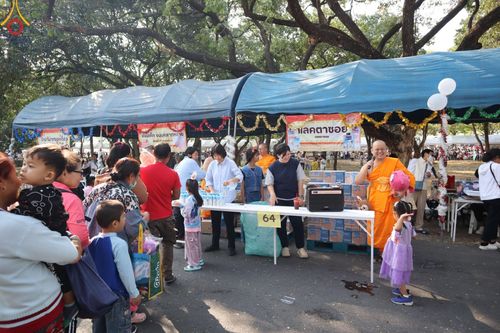 ภาพ No.193973:วัดพระธรรมกาย จัดงานวันเด็กแห่งชาติ ประจำปี พ.ศ.2568 ออกร้านอาหาร 200 ร้าน มอบของขวัญหลายหมื่นชิ้น วันที่ 12 มกราคม พ.ศ. 2568 วัดพระธรรมกาย อ.คลองหลวง จ.ปทุมธานี