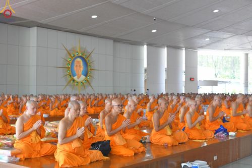 ภาพ No.143289:พิธีถวายภัตตาหารเพื่อเป็นกำลังแห่งการเข้าถึงธรรม ของพระภิกษุสามเณร วัดพระธรรมกาย วันเสาร์ที่ 6 กรกฏาคม พ.ศ. 2567 ณ หอฉันคุณยายอาจารย์ วัดพระธรรมกาย จ.ปทุมธานี