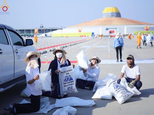 ภาพ No.208190:V.55 สารพัดV สารพัดดี ที่วัดพระธรรมกาย ในโครงการธรรมยาตรา กตัญญูบูชา มหาปูชนียาจารย์ พระมงคลเทพมุนี (สด จนฺทสโร) พระผู้ปราบมาร อนุสรณ์สถาน 7 แห่ง ปีที่ 13 ระหว่างวันที่ 2-31 มกราคม พ.ศ. 2568