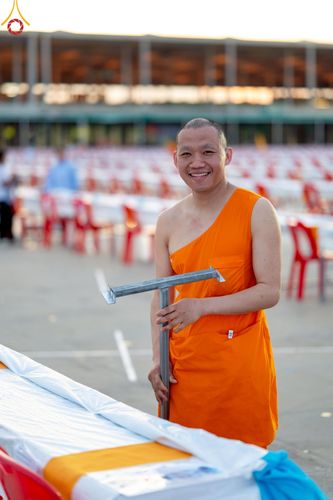 ภาพ No.219182:วันที่ 19-21 เมษายน พ.ศ. 2568 การเตรียมงานในลานธรรม , วิหารคด เพื่องานวันคุ้มครองโลก 22 เมษายน พ.ศ. 2568