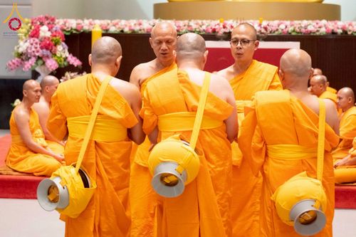 ภาพ No.277834:วันเสาร์ที่ 6 ธันวาคม พ.ศ. 2568 พิธีบรรพชาอุปสมบทและพิธีถวายบาตร โครงการอุปสมบทบูชาธรรมมหาปูชนียาจารย์ ประจำปี พ.ศ.2568 โครงการบวชพระนานาชาติ AEC และ WAB รุ่น CEO (นักบริหาร) รุ่นที่ 5 ณ มหาธรรมกายเจดีย์ วัดพระธรรมกาย