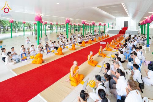 ภาพ No.256293:วันที่ 4 ตุลาคม พ.ศ. 2568 พิธีบรรพชาอุปสมบท  โครงการอุปสมบทหมู่บูชาธรรม 141 ปี  พระมงคลเทพมุนี (สด จนฺทสโร) ณ โบสถ์พระไตรปิฏก วัดพระธรรมกาย จ.ปทุมธานี