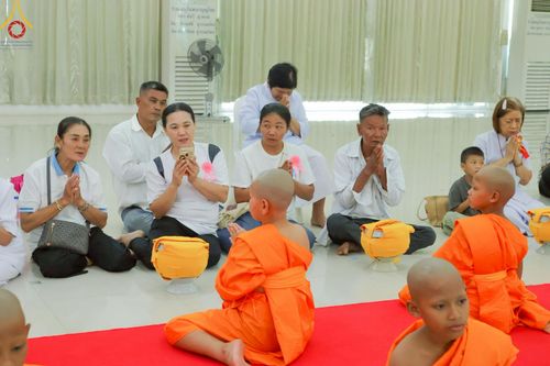 ภาพ No.216295:วันเสาร์ที่ 5 เมษายน พ.ศ. 2568 พิธีตัดปอยผม พิธีขอขมาผู้ปกครอง พิธีขอขมามอบผ้าไตร พิธีบรรพชา พิธีถวายบาตรสามเณร ณ ศูนย์ปฏิบัติธรรมและศูนย์อบรมเยาวชนเพชรบุรี ต.ท่าแลง อ.ท่ายาง จ.เพชรบุรี