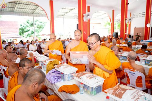 ภาพ No.234489:วันพฤหัสบดีที่ 24 กรกฎาคม พ.ศ. 2568 พิธีถวายสังฆทานแก่คณะสงฆ์ 323 วัด , พิธีมอบกองทุนหนุนแรงใจช่วยครูใต้ , พิธีทำบุญส่วนกุศลแด่ผู้วายชนม์ ในเหตุการณ์ความไม่สงบ 4 จังหวัด ชายแดนภาคใต้ (ปัตตานี , ยะลา , นราธิวาส , สงขลา) ปีที่ 21 ครั้งที่ 179 ณ วัดเวฬุวัน 