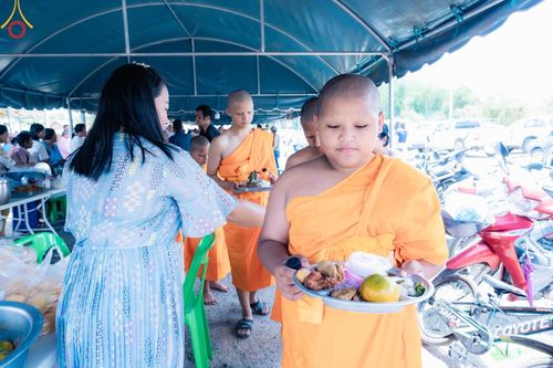 ภาพ No.133551:พิธีขอขมารับผ้าไตร, พิธีบรรพชาสามเณร, สามเณรออกบิณฑบาต ในโครงการบรรพชาสามเณร ฟื้นฟูพระพุทธศาสนาทั่วไทย  ณ ศูนย์ปฏิบัติธรรม และอบรมเยาวชนเมืองยะลา วันที่ 3 เมษายน พ.ศ. 2567