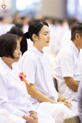 ภาพ No.177684:พิธีตักบาตรและพิธีบูชาข้าวพระ ในวันอาทิตย์ต้นเดือนที่ 1 ธันวาคม พ.ศ. 2567 ณ สภาธรรมกายสากล วัดพระธรรมกาย