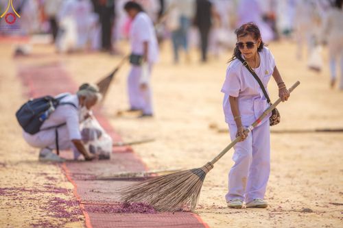 ภาพ No.130112:V.34 เพื่อธรรมเพื่อบางกล่ำ การรับบุญของเจ้าหน้าที่หน่วยงานต่างๆ  เพื่องานธรรมยาตราอัญเชิญพระบรมสารีริกธาตุ ประดิษฐาน ณ มหารัตนเจดีย์สิริปทุมสวรรค์ (เจดีย์อริยพุทธะ 5 พระองค์) ณ ศูนย์ปฏิบัติธรรมภาคใต้ อ.บางกล่ำ จ.สงขลา ระหว่างวันที่ 9-10 มีนาคม พ.ศ. 2567