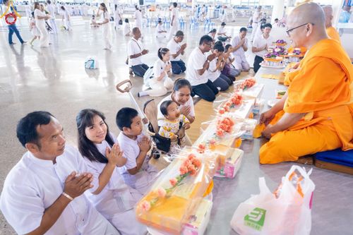 ภาพ No.159037:พิธีตักบาตร ในวันอาทิตย์ต้นเดือน วันที่ 6 ตุลาคม พ.ศ. 2567 ณ สภาธรรมกายสากล วัดพระธรรมกาย