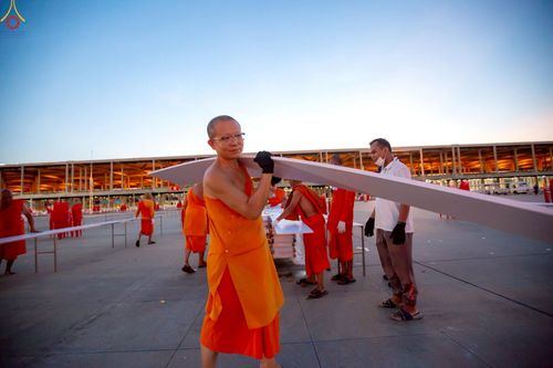 ภาพ No.225164:วันที่ 20 - 27 เมษายน พ.ศ. 2568 "ภาพแห่งความปลื้มที่ไม่มีวันจบ" คณะสงฆ์สามเณร เจ้าหน้าที่ และสาธุชน ร่วมแรงร่วมใจกันเตรียมงานและเก็บงาน เพื่อวันคุ้มครองโลก พิธีถวายมหาสังฆทานคณะสงฆ์ 40,000 กว่าวัดทั่วประเทศ