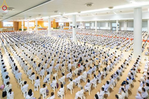 ภาพ No.143502:พิธีตักบาตร ข้าวสารอาหารแห้ง ณ บ้านแก้วเรือนทองคุณยายฯ และ พิธีบูชาข้าวพระ  ณ สภาธรรมกายสากล วัดพระธรรมกาย วันอาทิตย์ที่ 7 กรกฎาคม พ.ศ. 2567