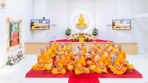 ภาพ No.252345:วันที่ 4-5 ตุลาคม พ.ศ. 2568  วัดพระธรรมกายแคลิฟอร์เนีย ประเทศสหรัฐอเมริกา ได้จัดพิธีตัดปอยผม โดยคณะสงฆ์ ญาติ ๆ และสาธุชน ให้กับนาคธรรมทายาท 8 ท่าน และได้จัดพิธีบรรพชา-อุปสมบท ฉลองพิธีทอดกฐินบรมจักรพรรดิ สร้างอุโบสถ 82 ปี บูชาธรรมหลวงพ่อธัมมชโย