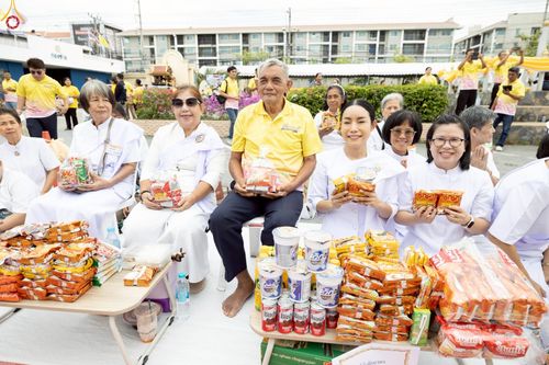 ภาพ No.241994:วันอาทิตย์ที่ 31 สิงหาคม พ.ศ. 2568 พิธีทำบุญแด่คณะสงฆ์ 122 รูป ฉลอง 121 ปี อำเภอคลองหลวง จ.ปทุมธานี เพื่อนำส่งช่วยเหลือคณะสงฆ์ 323 วัด 4 จังหวัดชายแดนภาคใต้ และช่วยเหลือประชาชนจากเหตุปะทะ แนวชายแดนไทย-กัมพูชา ณ บริเวณหน้าที่ว่าการอำเภอคลองหลวง 