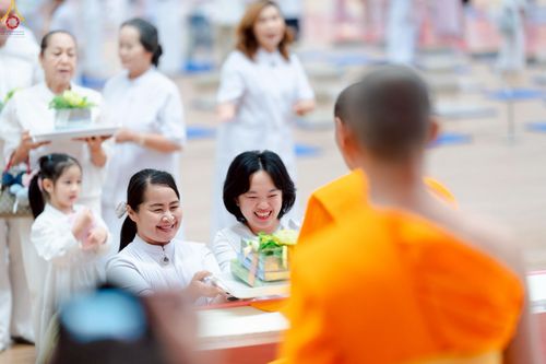 ภาพ No.225454:วันอาทิตย์ที่ 18 พฤษภาคม พ.ศ. 2568 พิธีร่วมบุญการศึกษา พระภิกษุ สามเณร ณ ห้องแก้วสารพัดนึก 2 วัดพระธรรมกาย