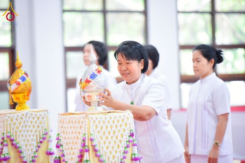 ภาพ No.227191:วันอังคารที่ 3 มิถุนายน พ.ศ. 2568 นายอำเภอคลองหลวง นำพสกนิกรรวมใจภักดิ์ สมเด็จพระนางเจ้าฯ พระบรมราชินี เนื่องในโอกาสวันเฉลิมพระชนมพรรษา ณ อาคารปลูกศรัทธา 2 วัดพระธรรมกาย อ.คลองหลวง จ.ปทุมธานี