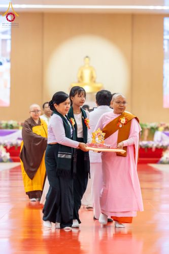 ภาพ No.207640:พิธีมอบโล่พระราชทาน สมเด็จพระกนิษฐาธิราชเจ้า กรมสมเด็จพระรัตนราชสุดาฯ สยามบรมราชกุมารี และโล่เกียรติยศโครงการตอบปัญหาธรรมะ "ทางก้าวหน้า" ครั้งที่ 42 พิธีมอบโล่วัชรเกียรติยศ โครงการตอบปัญหาศีลธรรมเพื่อสันติภาพโลก (WORLD-PEC) ครั้งที่ 18 วันที่ 12 ก.พ. 2568