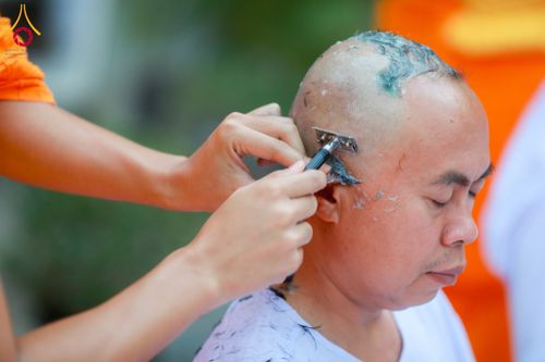 ภาพ No.135821:พิธีปลงผมธรรมทายาท โครงการบรรพชาและอุปสมบทหมู่ รุ่นบูชาธรรม 80 ปี หลวงพ่อธัมมชโย ณ หมู่บ้านบรรลุธรรม วัดพระธรรมกาย วันที่ 7 เมษายน พ.ศ. 2567