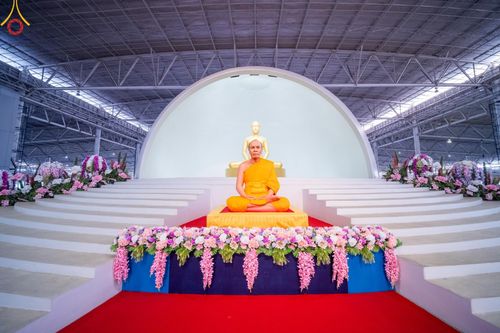 ภาพ No.136672:พิธีตักบาตร พิธีบูชาข้าวพระ ในวันอาทิตย์ต้นเดือนที่ 5 พฤษภาคม พ.ศ. 2567 ณ วัดพระธรรมกาย จ.ปทุมธานี