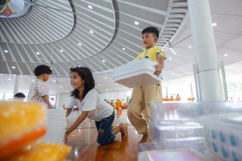 ภาพ No.157776:พิธีถวายภัตตาหารเมนูสวรรค์ ในพรรษาแห่งการเข้าถึงธรรม วันเสาร์ที่ 28 กันยายน พ.ศ. 2567 ณ หอฉันคุณยายอาจารย์ฯ วัดพระธรรมกาย