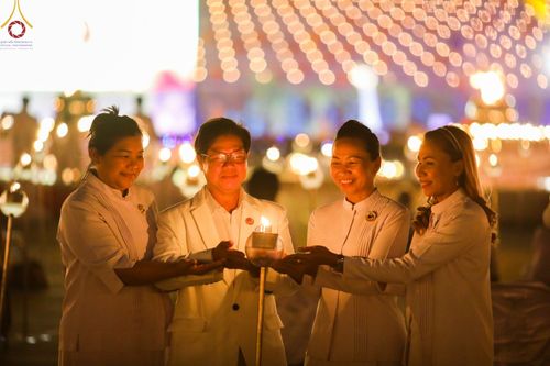 ภาพ No.77302:พิธีจุดมาฆประทีป ในวันมาฆบูชา อาทิตย์ต้นเดือนที่ 6 มีนาคม พ.ศ. 2566 ณ วัดพระธรรมกาย อ.คลองหลวง จ.ปทุมธานี