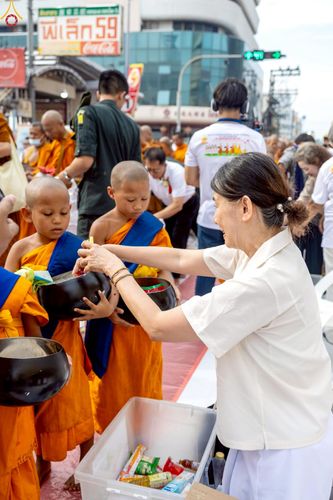 ภาพ No.237167:วันอาทิตย์ที่ 10 สิงหาคม พ.ศ. 2568 มหาสังฆทานครั้งยิ่งใหญ่ ตักบาตรพระ 10,000 รูป ถ.นิพัทธ์อุทิศ 3 ใจกลางนครหาดใหญ่ จ.สงขลา (ชุดที่ 2)