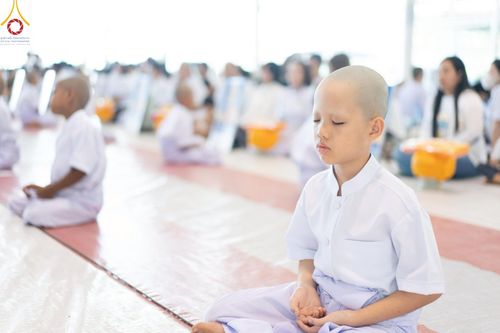 ภาพ No.215059:วันเสาร์ที่ 5 เมษายน พ.ศ. 2568 พิธีเวียนประทักษิณรอบพระมหาธรรมกายเจดีย์  พิธีวันทาเจดีย์ พิธีขอขมาและมอบผ้าไตร ในโครงการบรรพชาสามเณรฟื้นฟูพระพุทธศาสนาทั่วไทย , โครงการหน่อแก้วเปรียญธรรม รุ่นที่ 13 ,  โครงการสามเณรยุวธรรมทายาท รุ่นที่ 33 , โครงการสามเณรมั