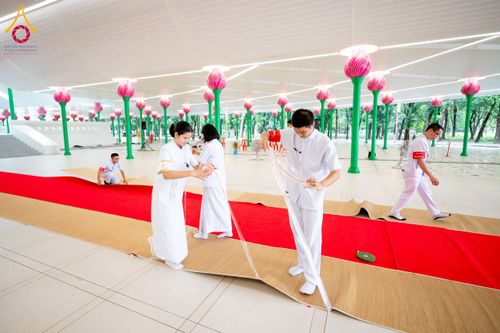 ภาพ No.244891:วันเสาร์ที่ 6 กันยายน พ.ศ. 2568 พิธีถวายบาตร บรรพชา อุปสมบทของนาคธรรมทายาท โครงการอุปสมบทหมู่บูชาธรรมครบรอบ 108 ปี  วันครูผู้ค้นพบวิชชาธรรมกาย ณ โบสถ์พระไตรปิฎก วัดพระธรรมกาย